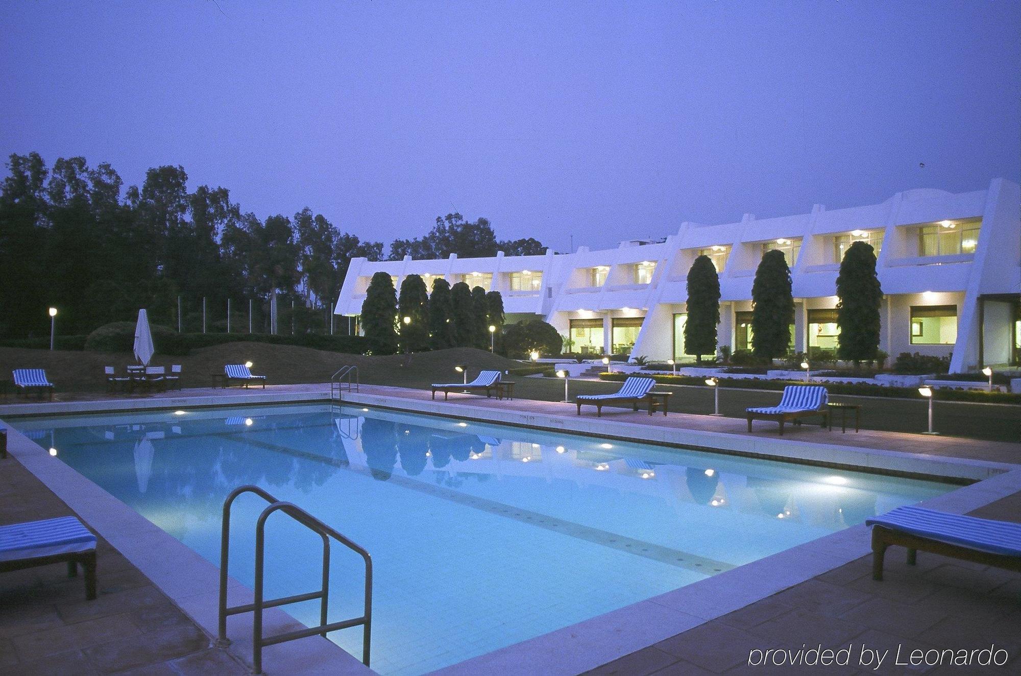 Radisson Jass Hotel, Khajuraho Ngoại thất bức ảnh